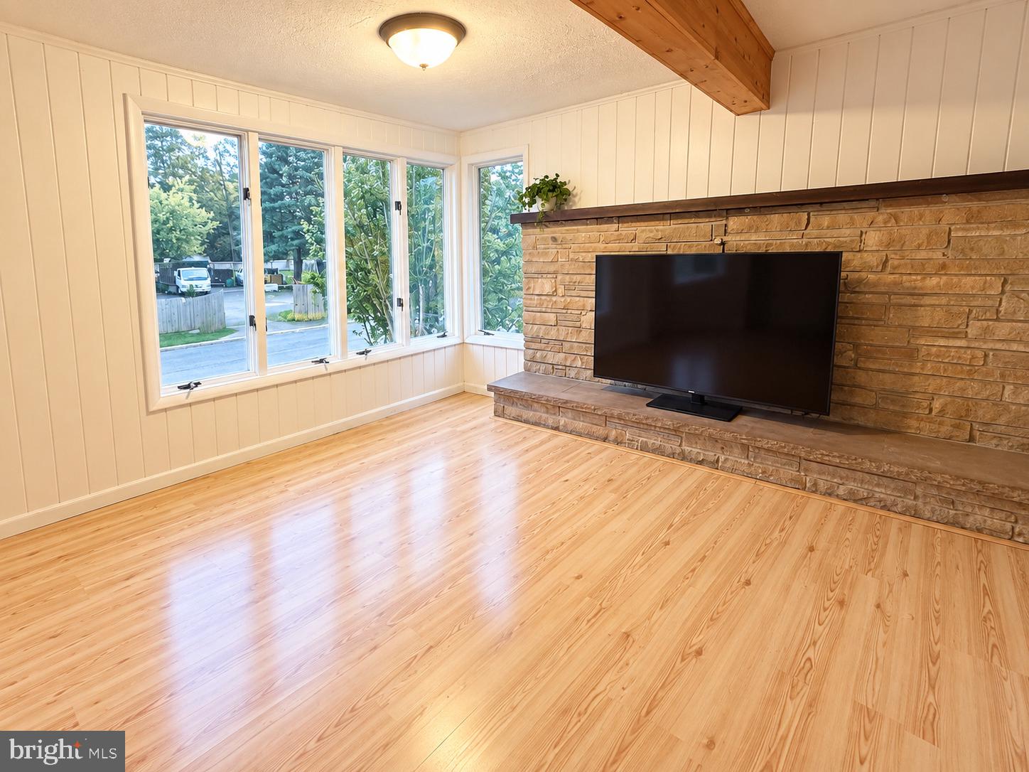 22 BRENWAL AVENUE