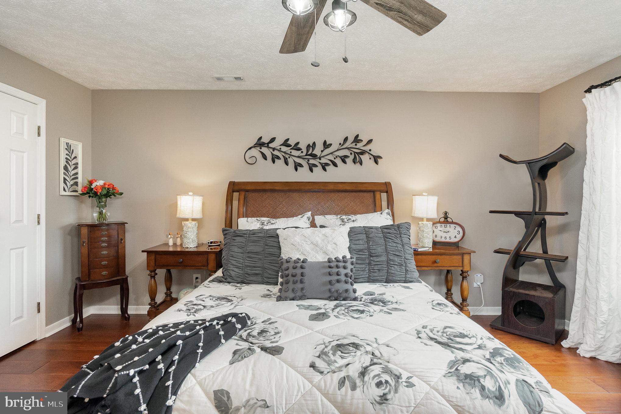 POND CONDOMINIUMS - Residential