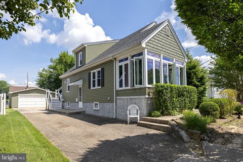 129 5TH AVENUE APT. B MOUNT EPHRAIM NJ 08059