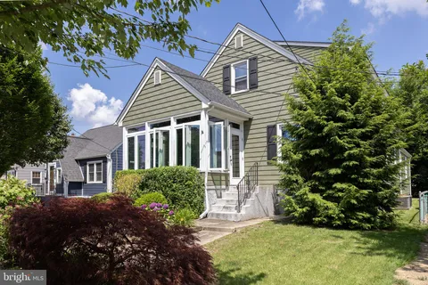 129 5th Avenue APT. B, Mount Ephraim, NJ MLS: NJCD2091366