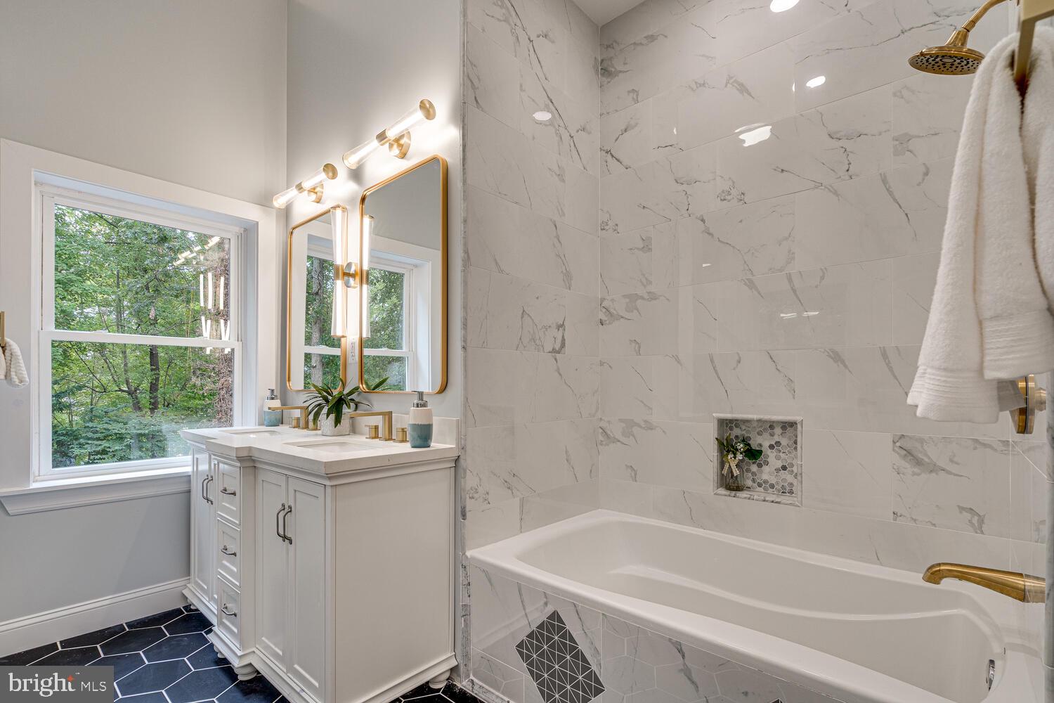 SHARON WOODS - Residential