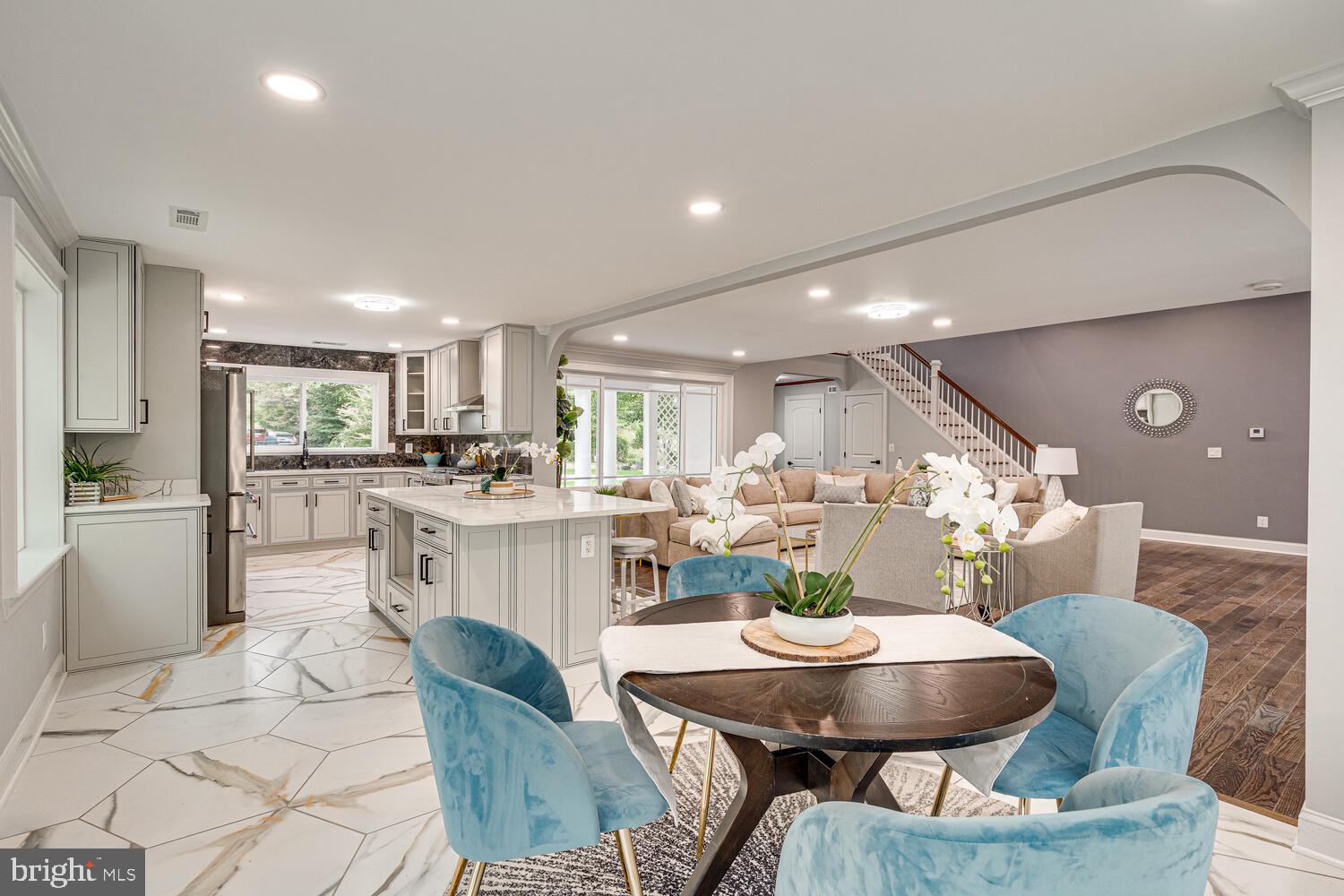 SHARON WOODS - Residential