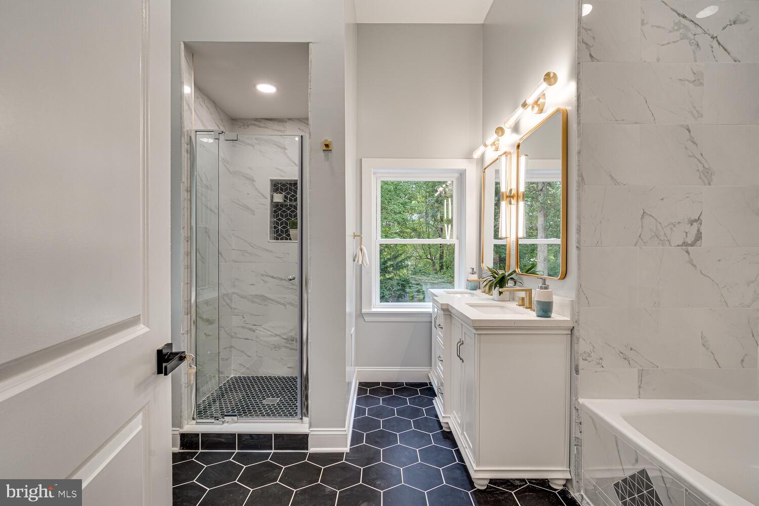 SHARON WOODS - Residential