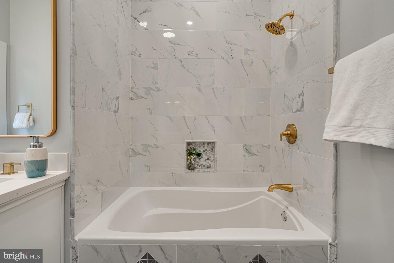 SHARON WOODS - Residential