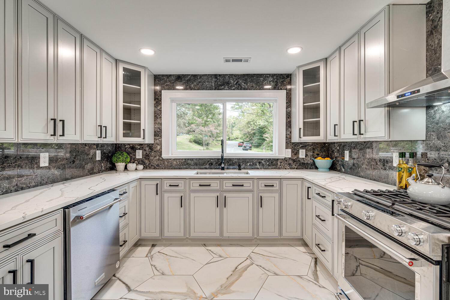 SHARON WOODS - Residential