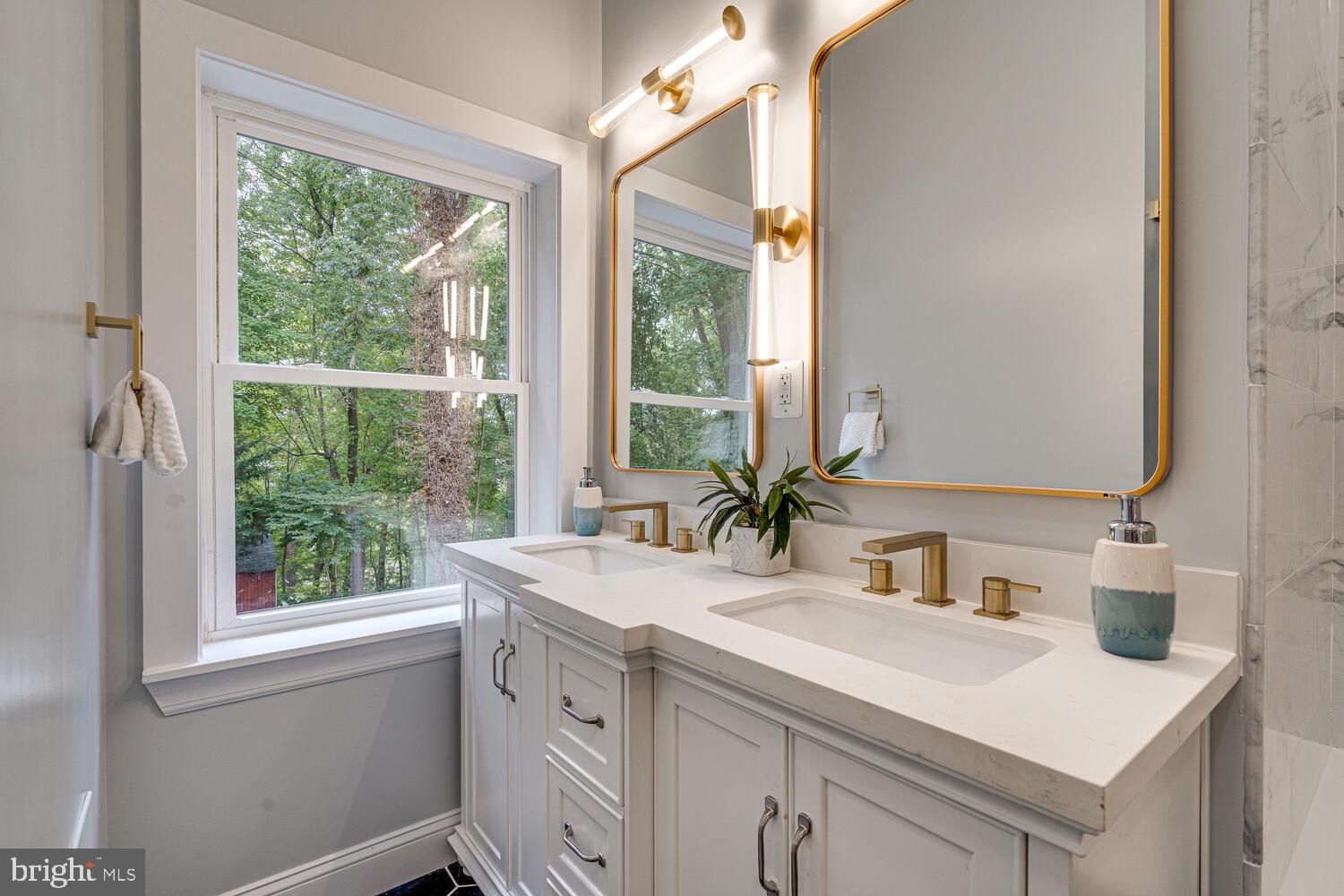 SHARON WOODS - Residential