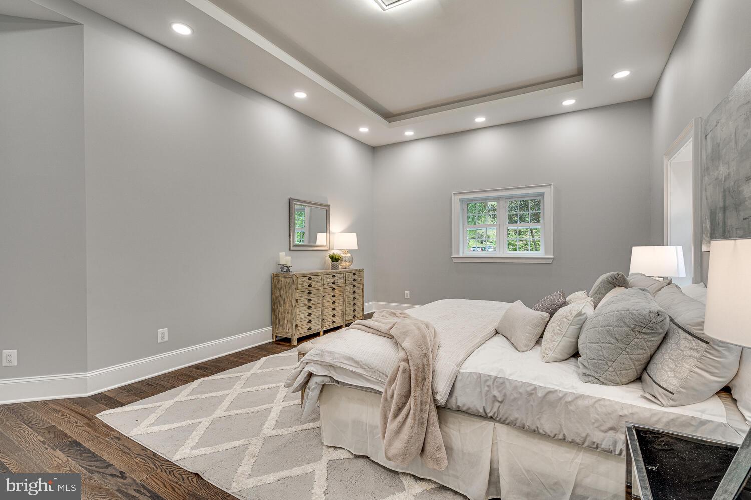 SHARON WOODS - Residential