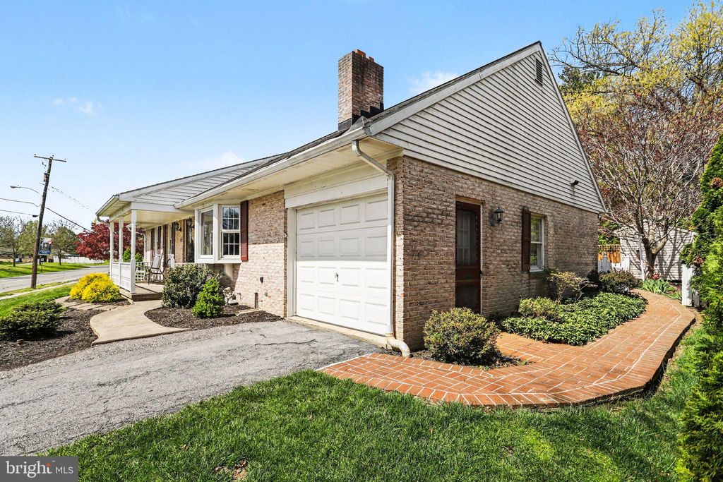 Photo of 1065 Ridge Avenue, COLUMBIA, PA 17512 (MLS # PALA2086224)