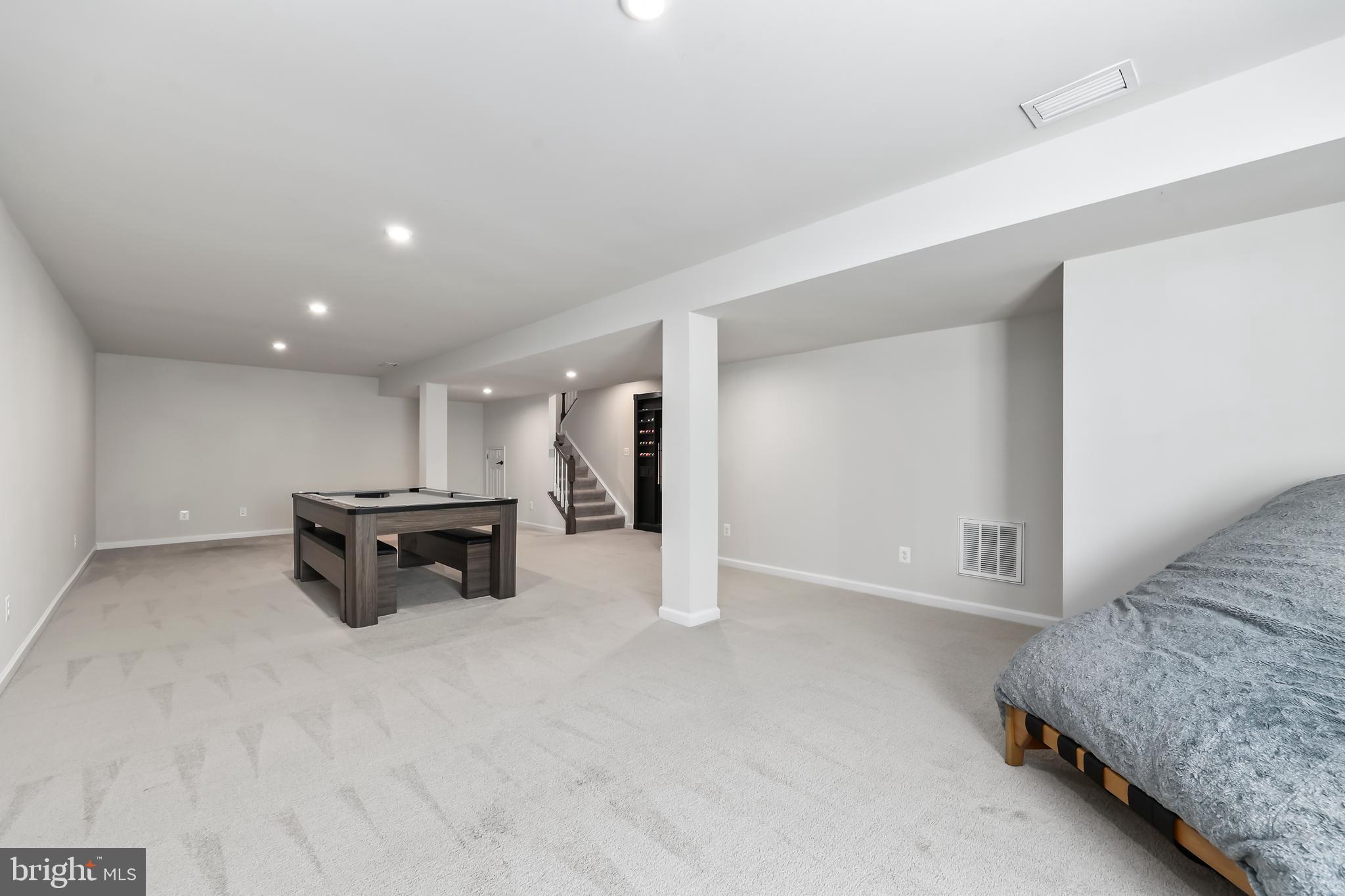 COURTHOUSE MANOR - Residential