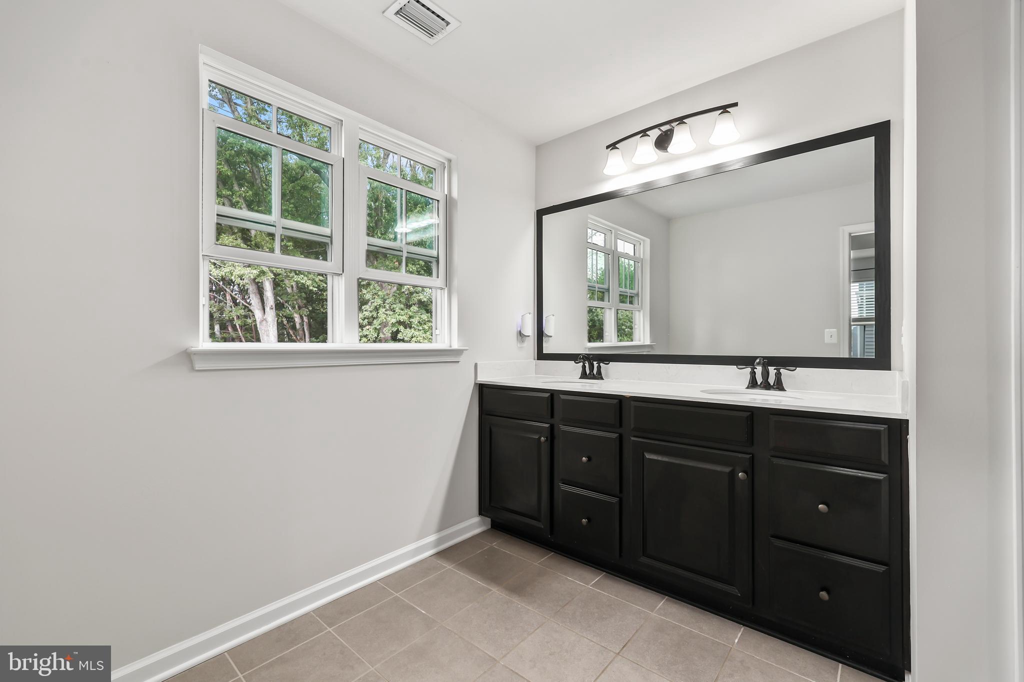 COURTHOUSE MANOR - Residential