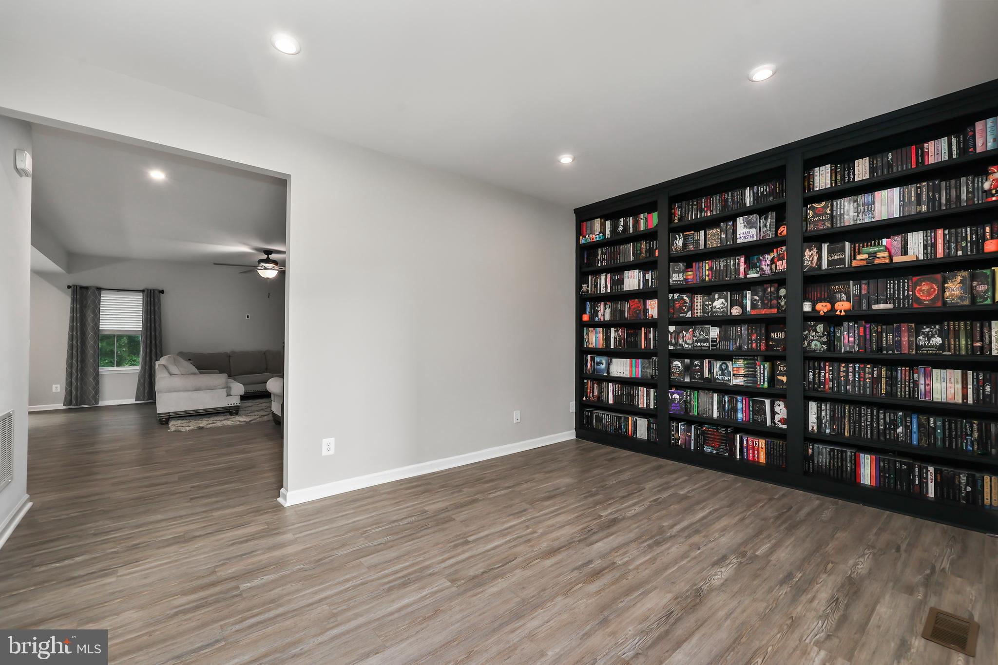 COURTHOUSE MANOR - Residential