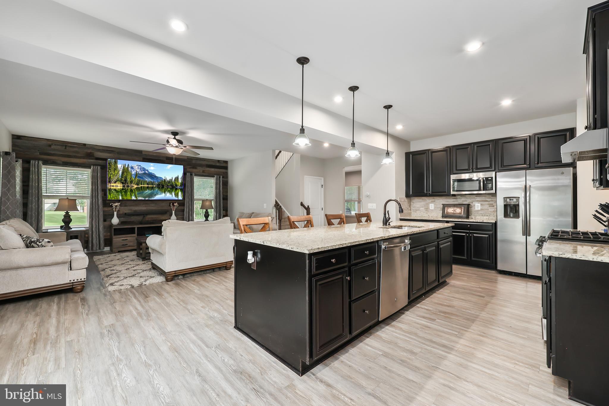 COURTHOUSE MANOR - Residential