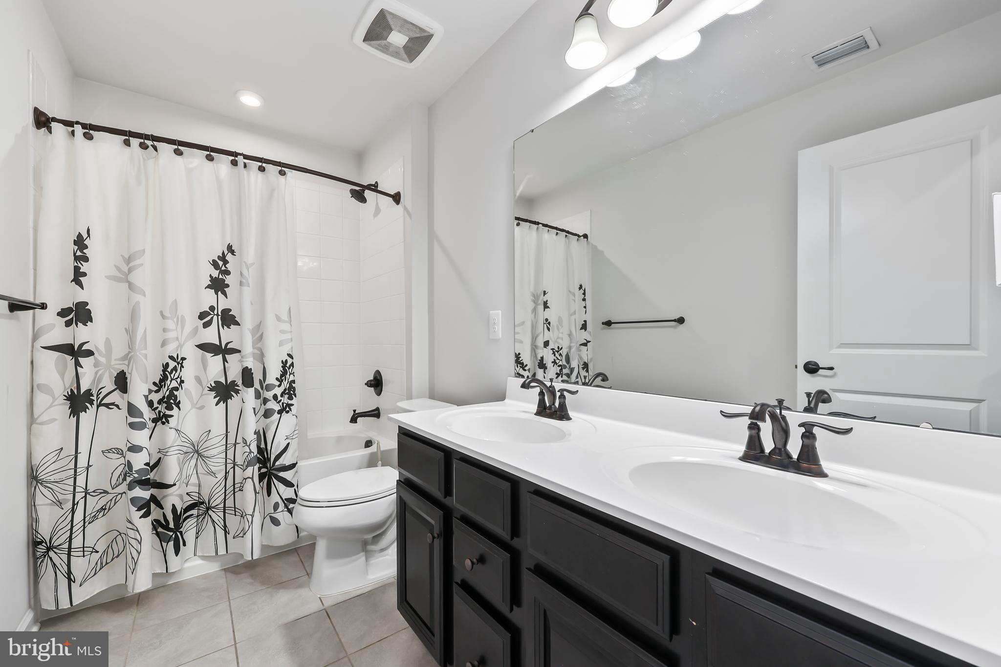 COURTHOUSE MANOR - Residential