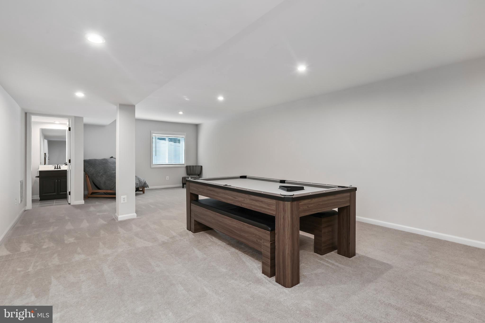 COURTHOUSE MANOR - Residential