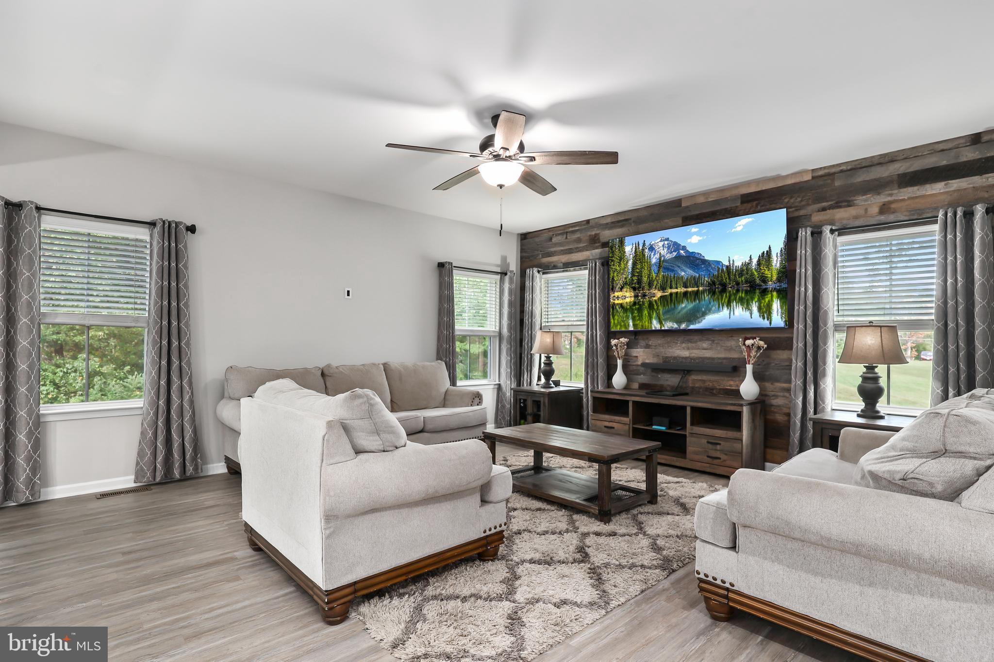 COURTHOUSE MANOR - Residential