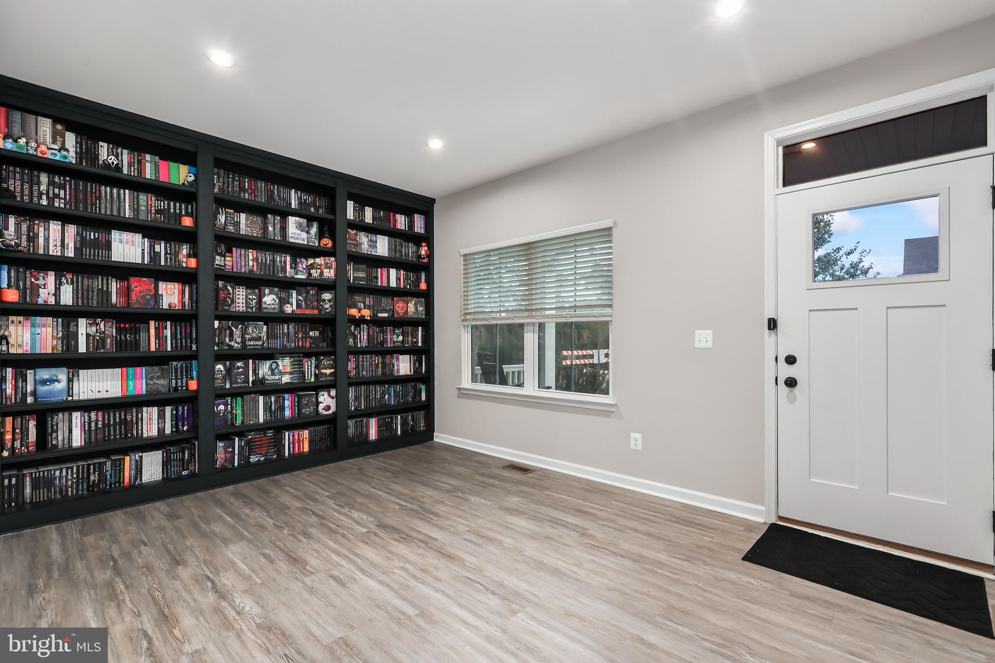 COURTHOUSE MANOR - Residential