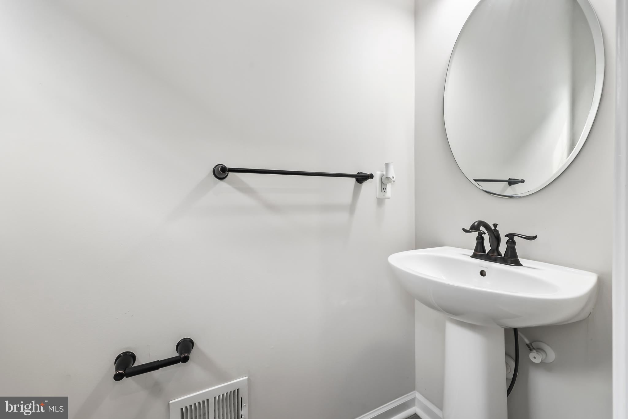 COURTHOUSE MANOR - Residential