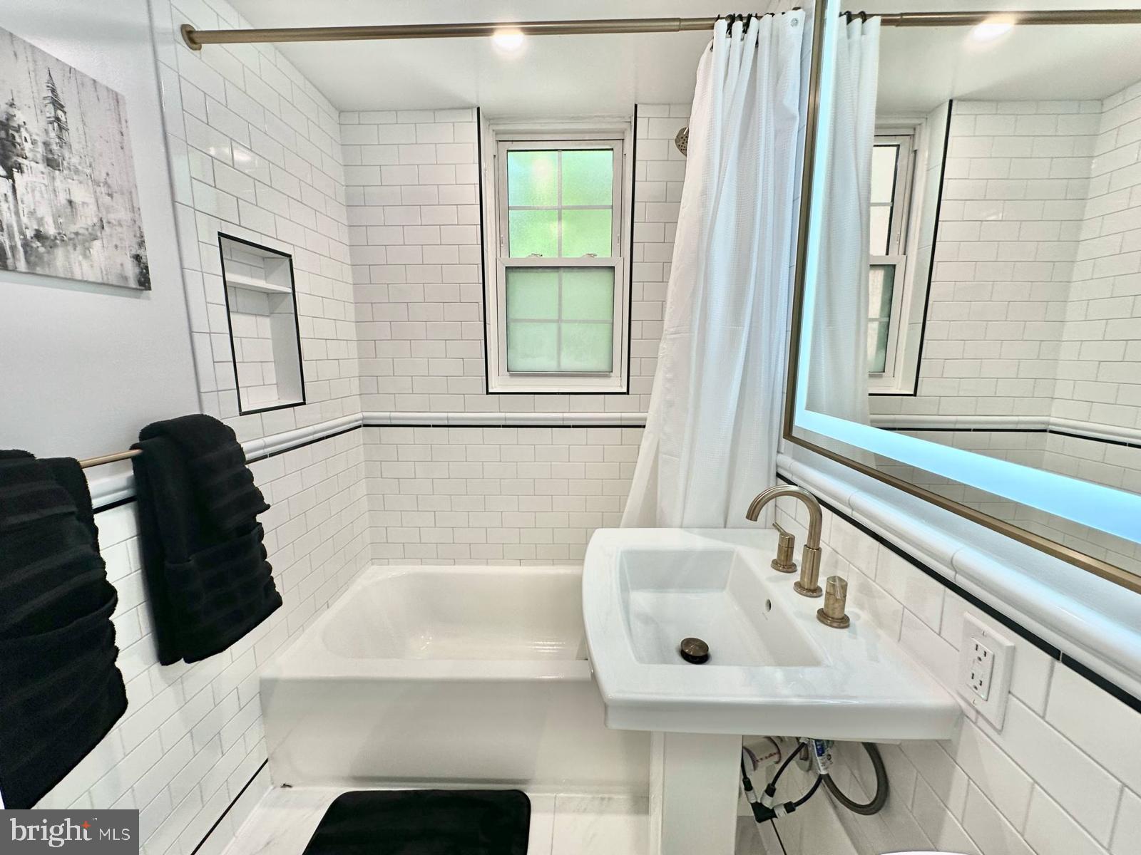 COLONIAL VILLAGE - Residential Lease