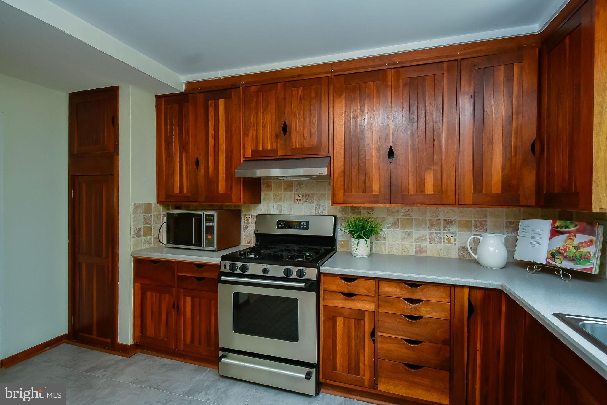 BURGUNDY HILLS - Residential