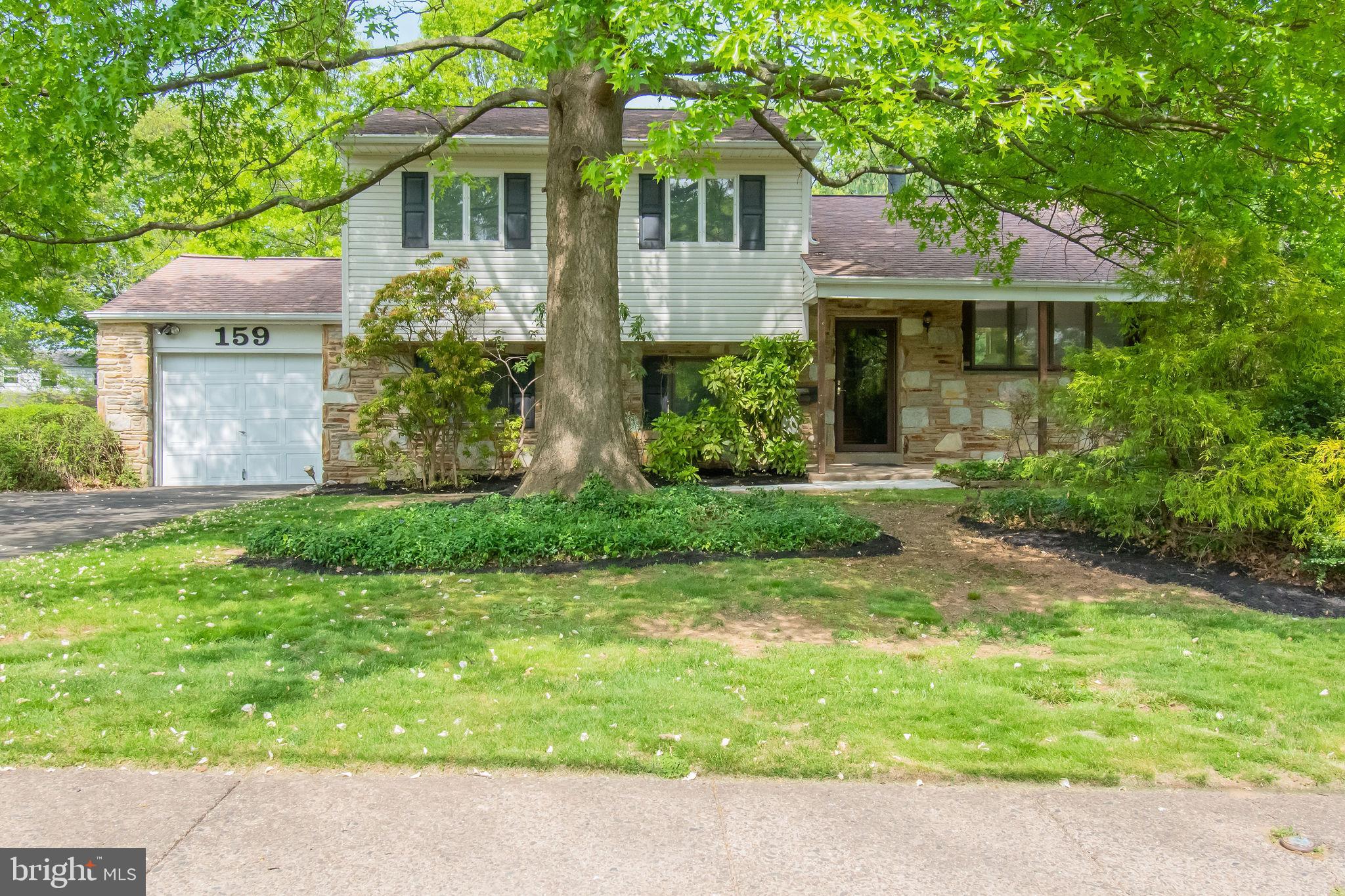 BURGUNDY HILLS - Residential