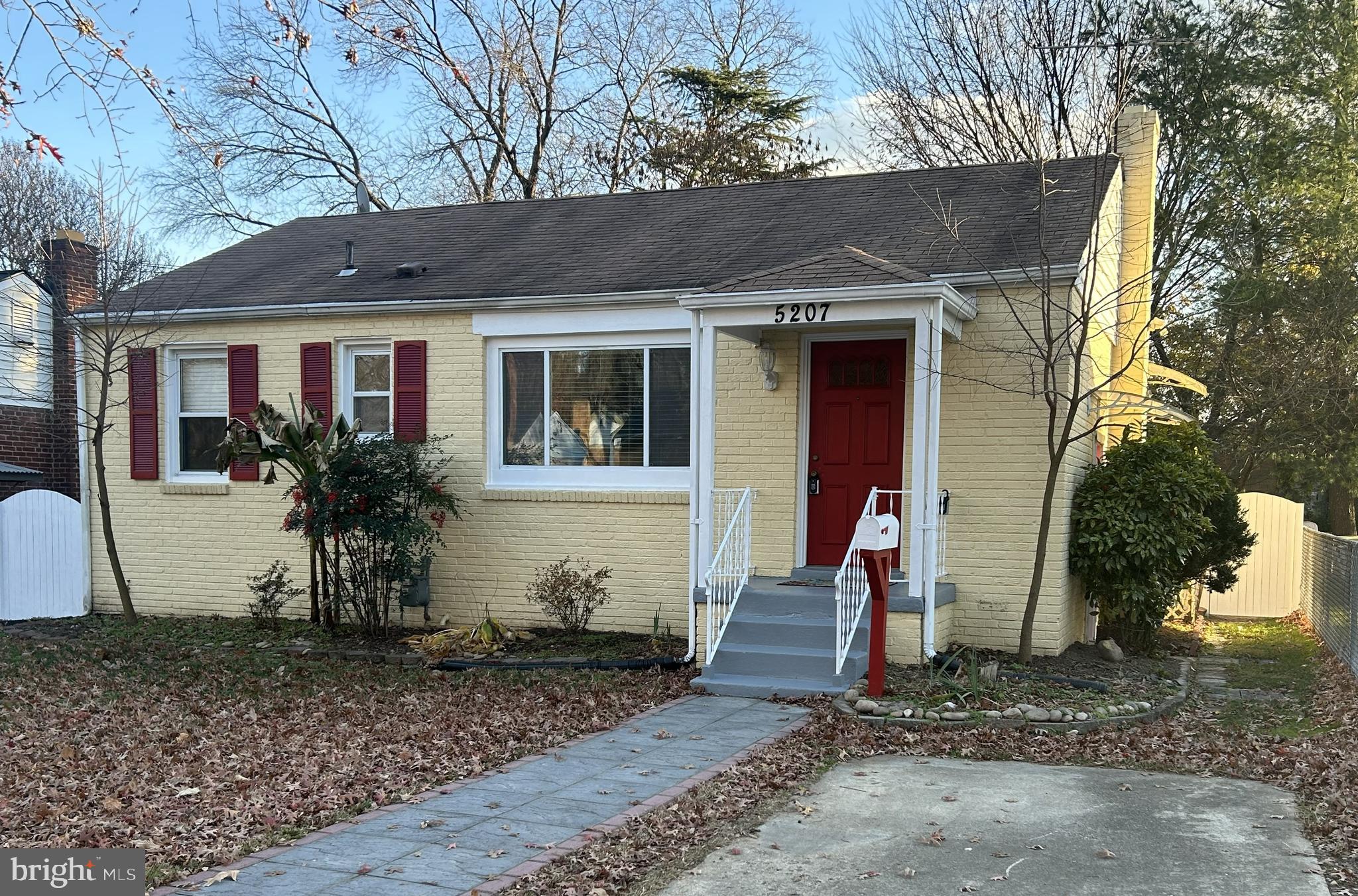 Very cute house with expansive large enclosed back sunroom. Near U of Md, Marc and Metro
Move in within 30 days minimum, minimum 620 credit score, $90,000 minimum income
Applications through Rent Spree
HOC vouchers welcome