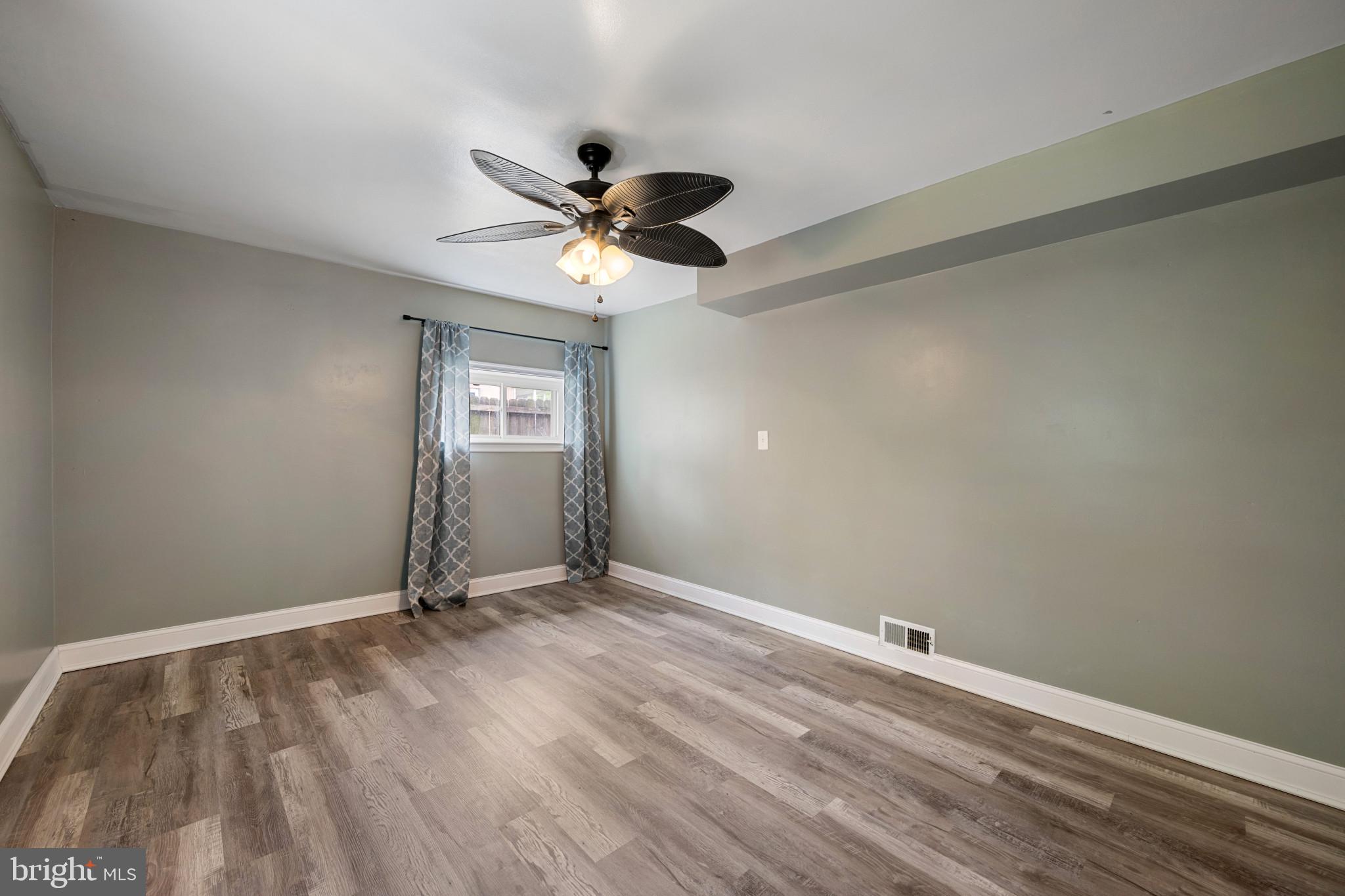 MIDDLE RIVER - Residential