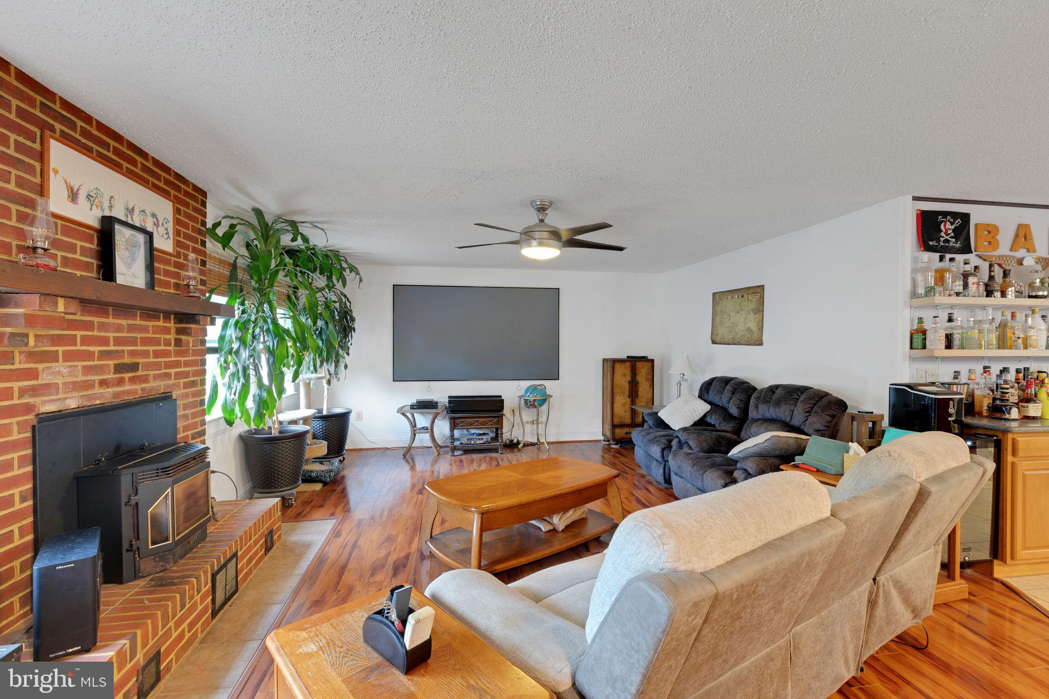 1218 PINE AVENUE
