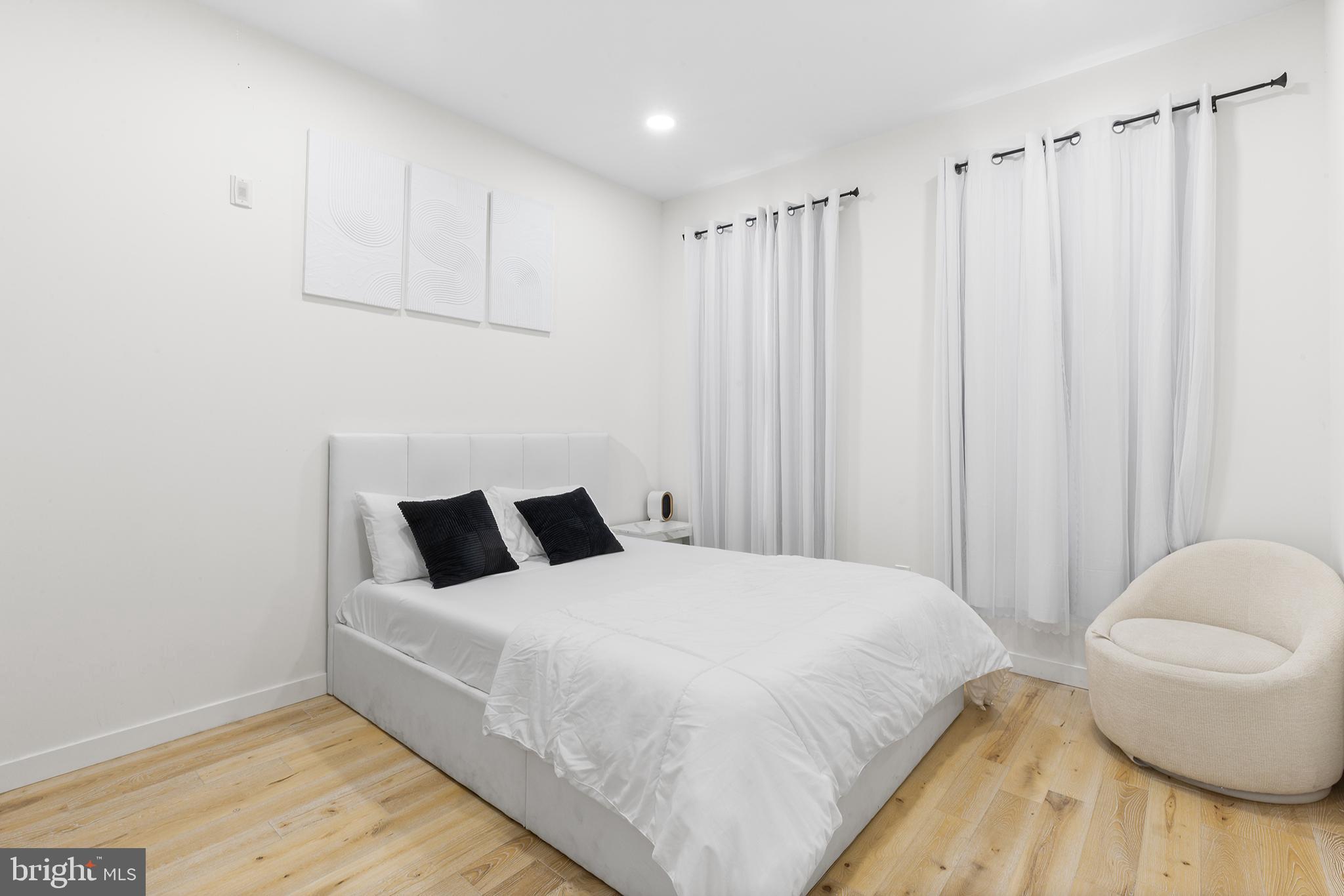 UNIVERSITY CITY - Residential Lease