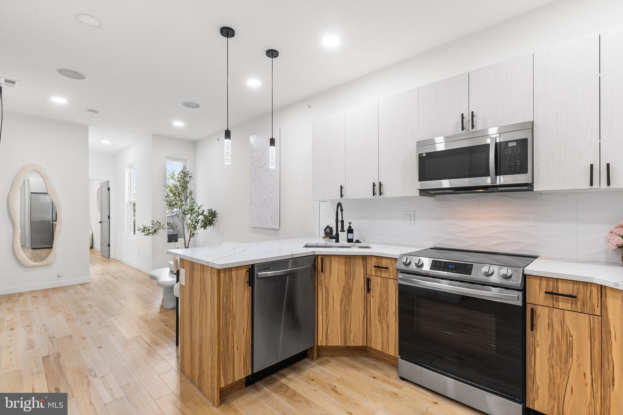 UNIVERSITY CITY - Residential Lease