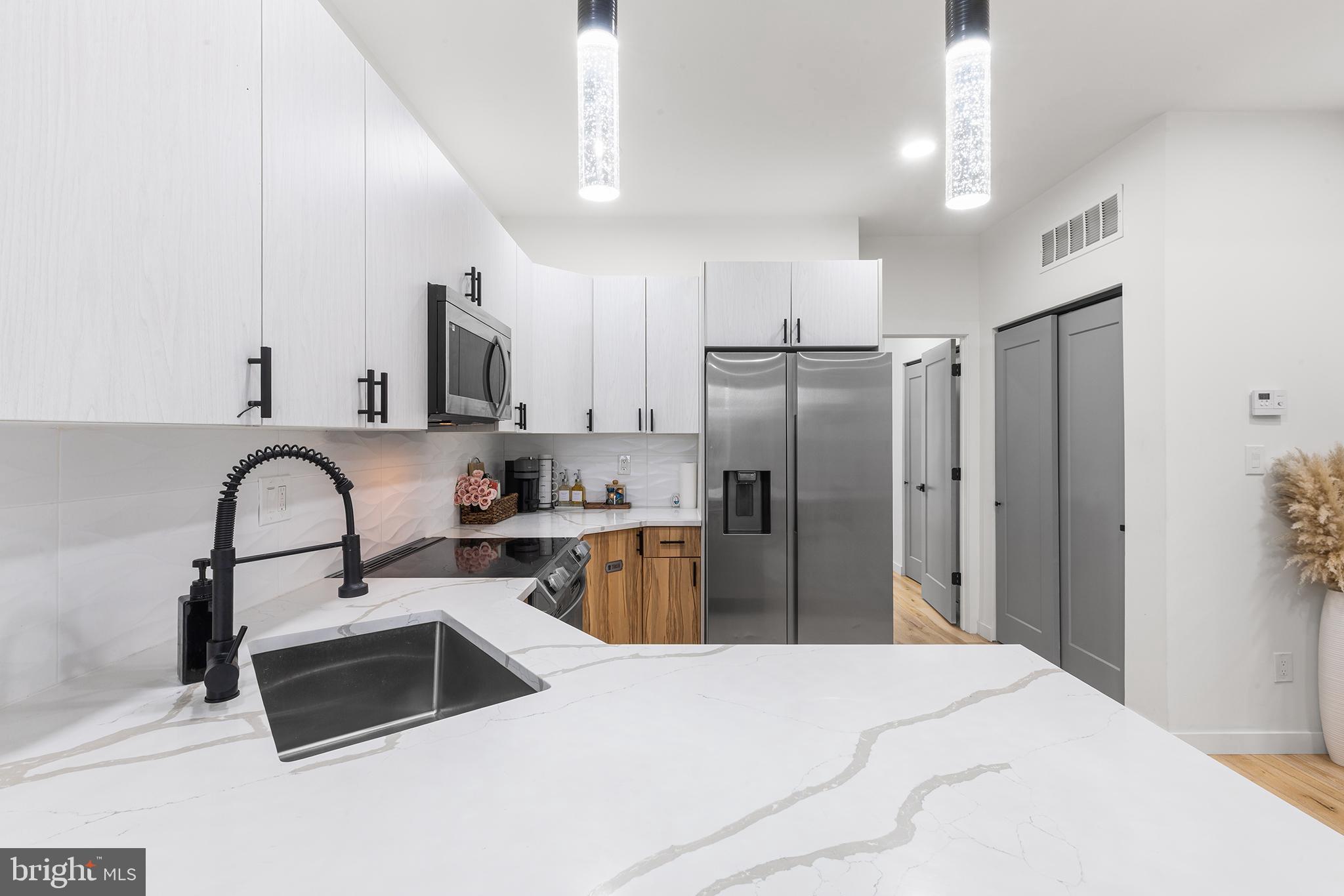 UNIVERSITY CITY - Residential Lease