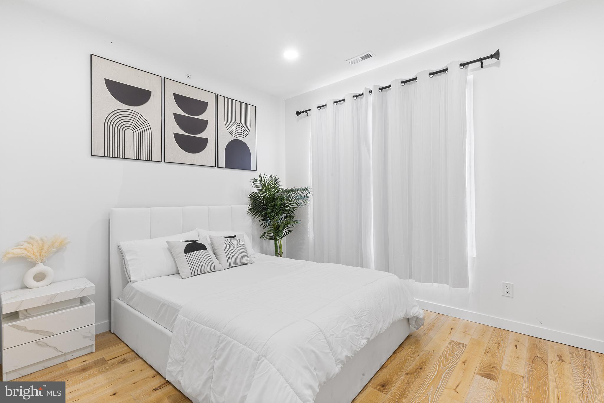 UNIVERSITY CITY - Residential Lease