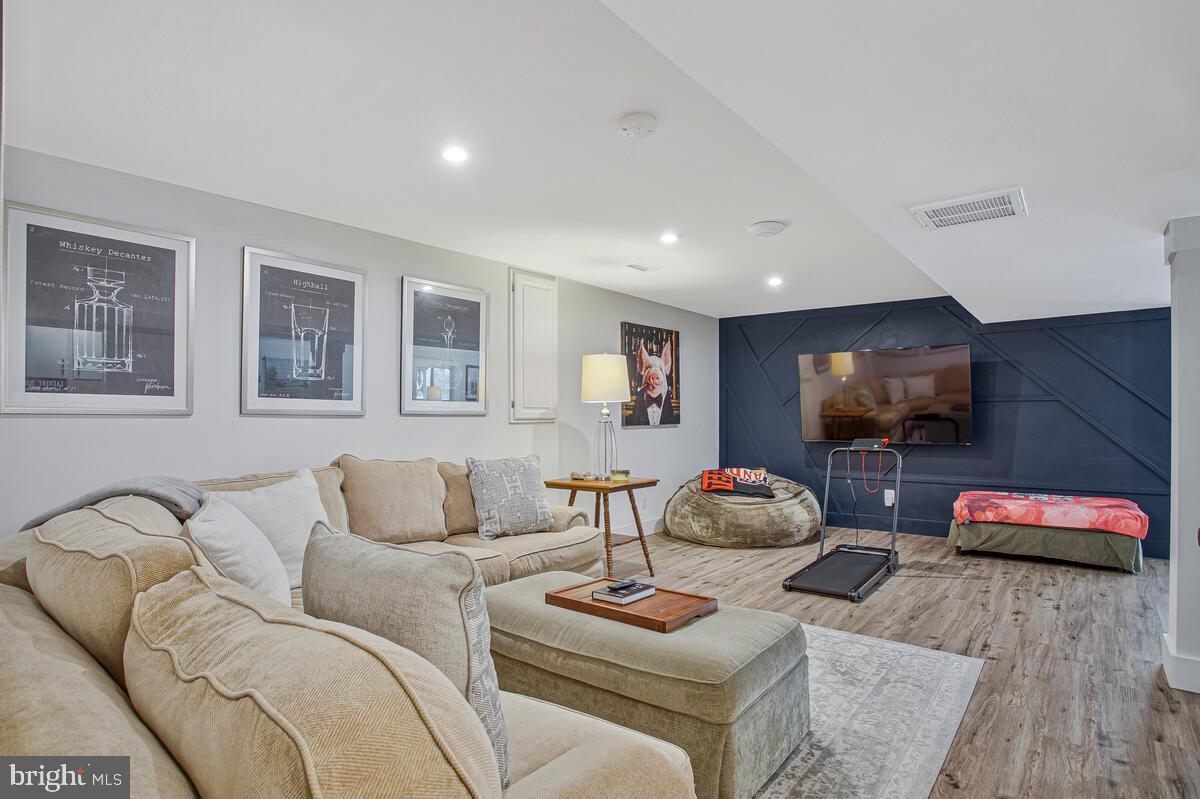 LAKEWOOD - Residential