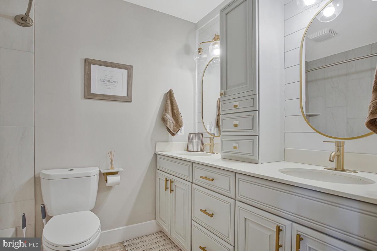 LAKEWOOD - Residential