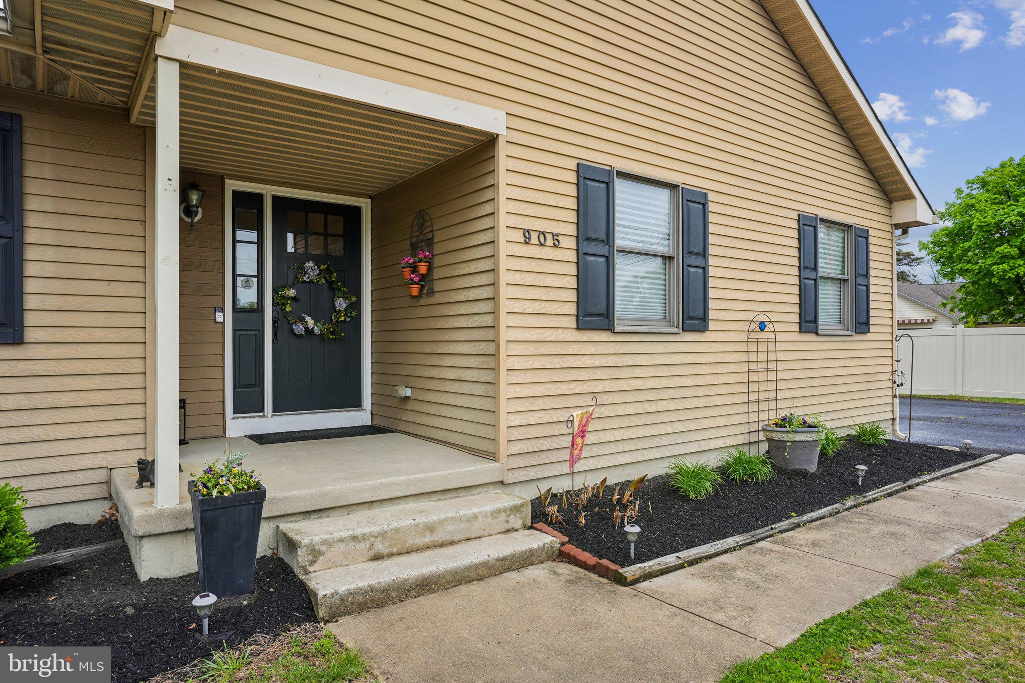 905 BRIDGEBORO STREET