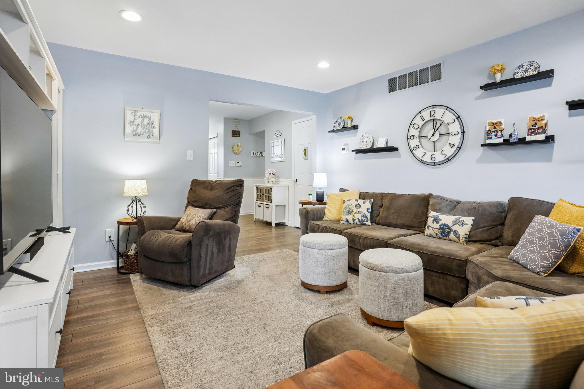 905 BRIDGEBORO STREET