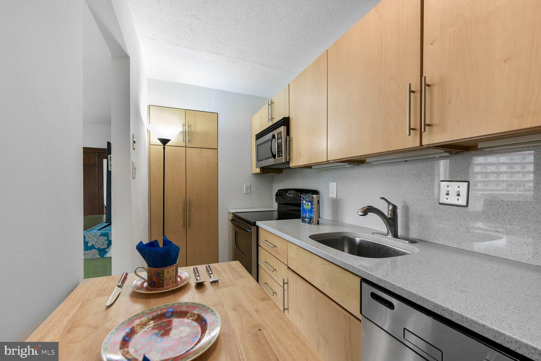 RIDGE HOUSE CONDOMINIUM - Residential