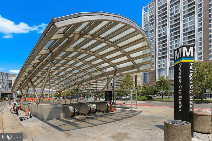 RIDGE HOUSE CONDOMINIUM - Residential