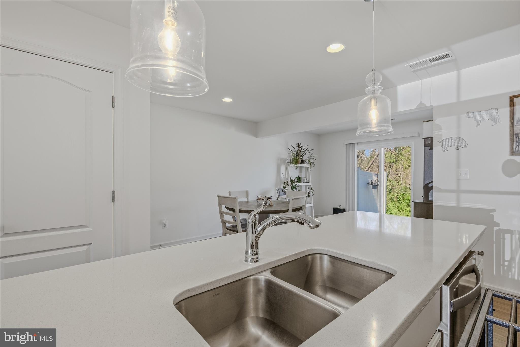 WHISPERING PINES - Residential