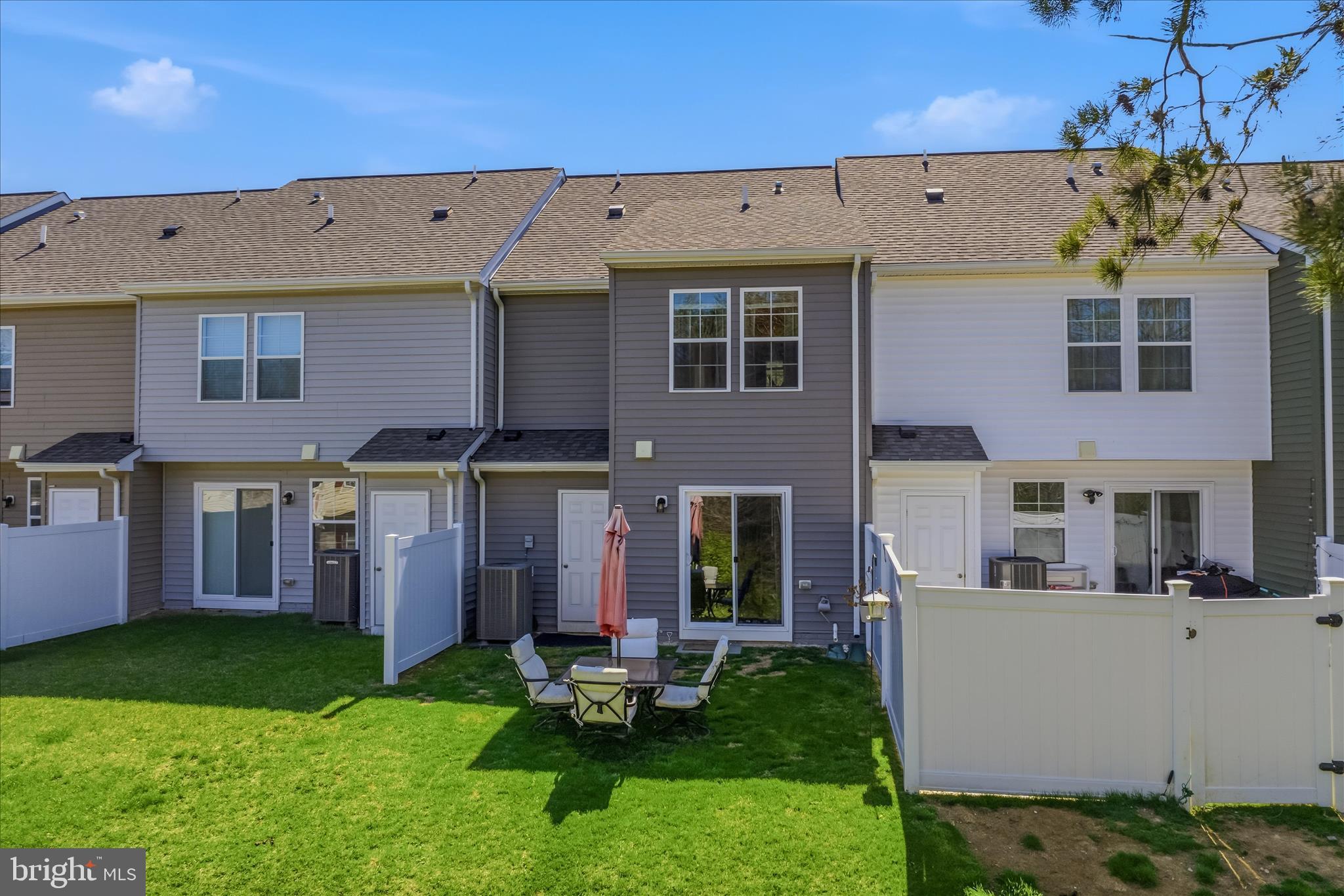 WHISPERING PINES - Residential