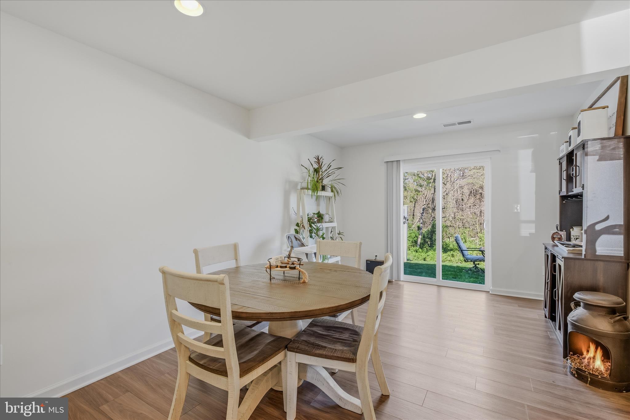 WHISPERING PINES - Residential