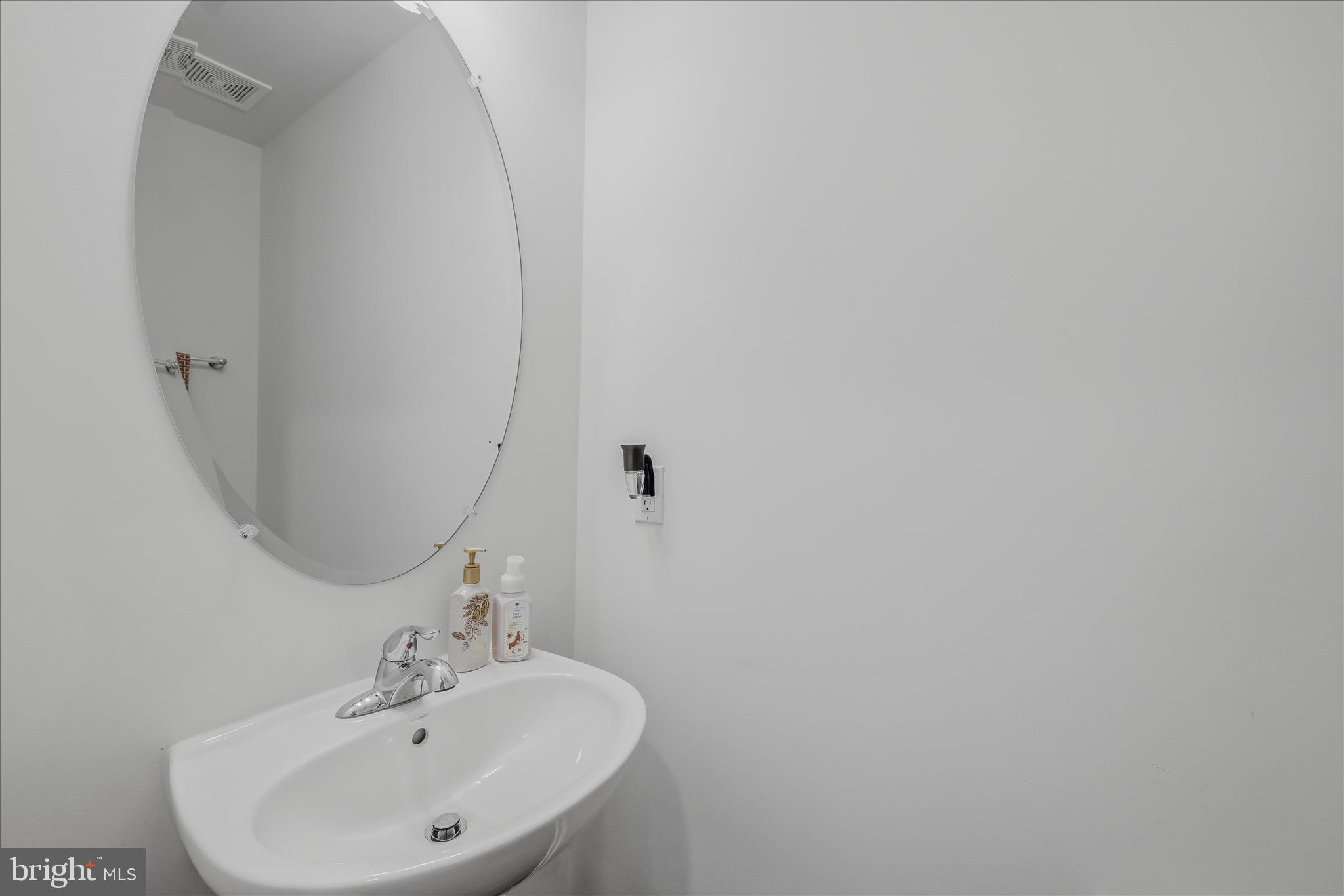 WHISPERING PINES - Residential