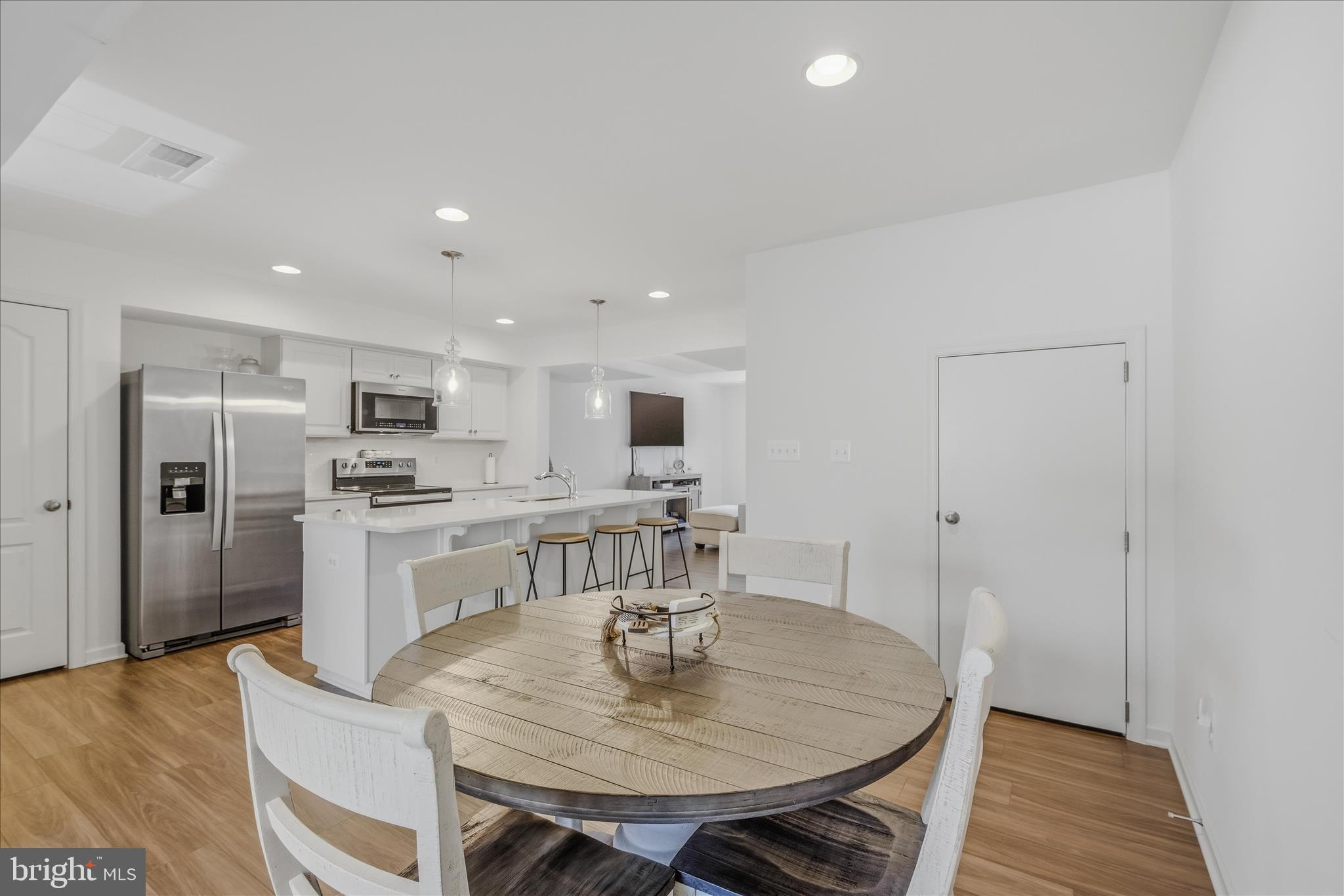 WHISPERING PINES - Residential