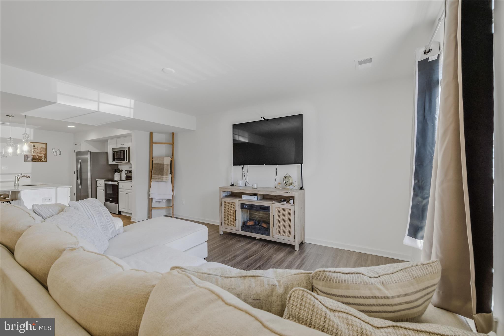 WHISPERING PINES - Residential