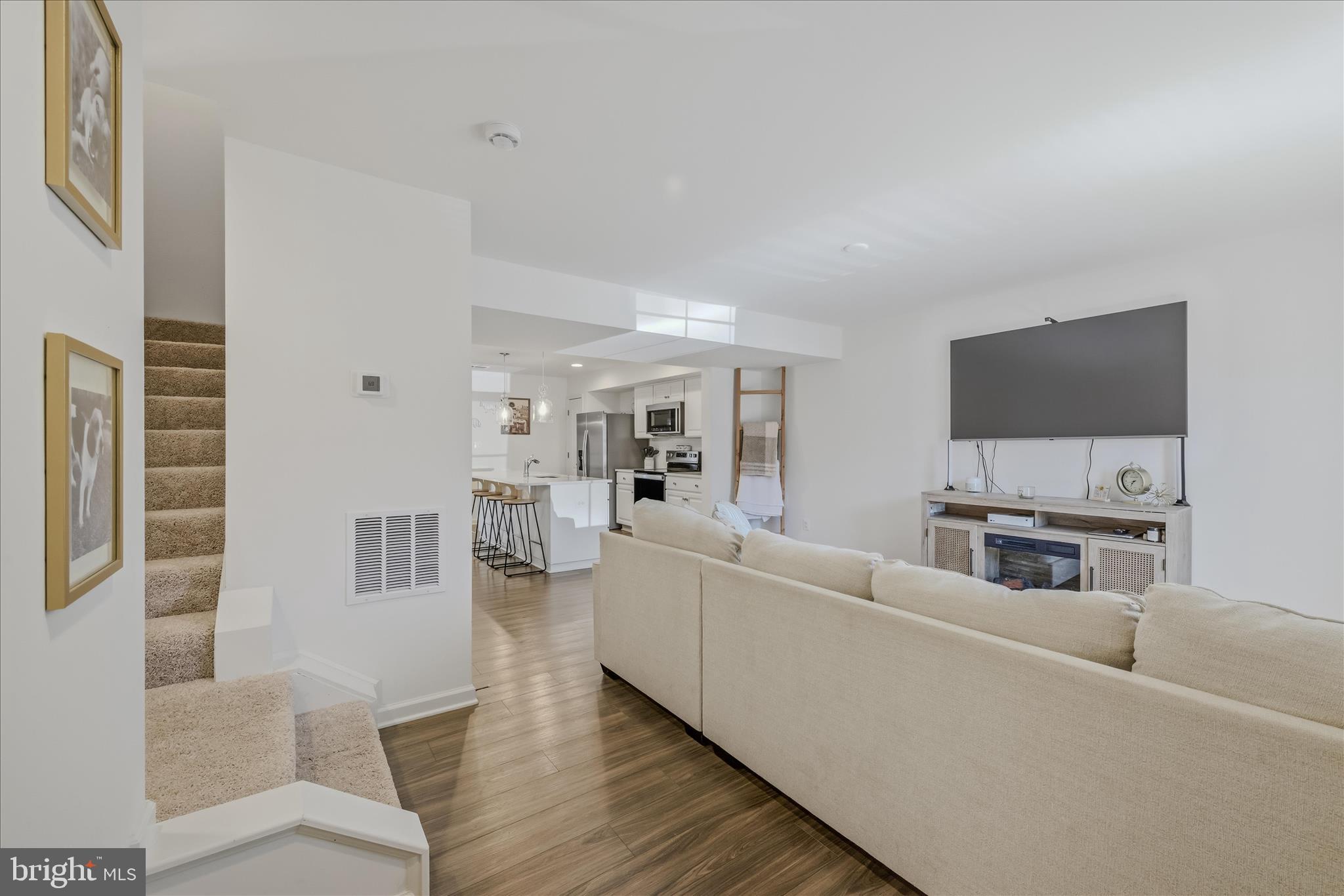 WHISPERING PINES - Residential