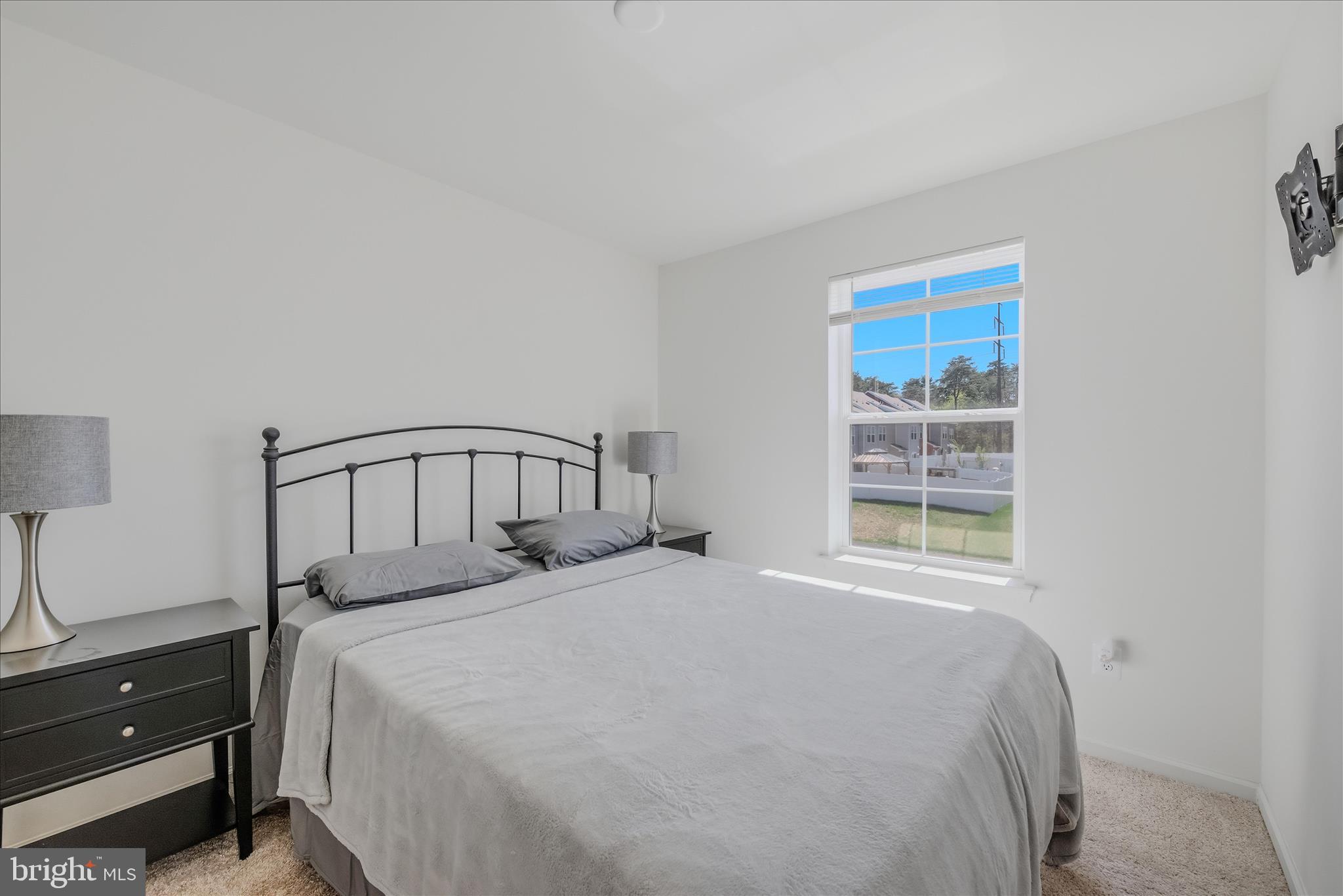 WHISPERING PINES - Residential