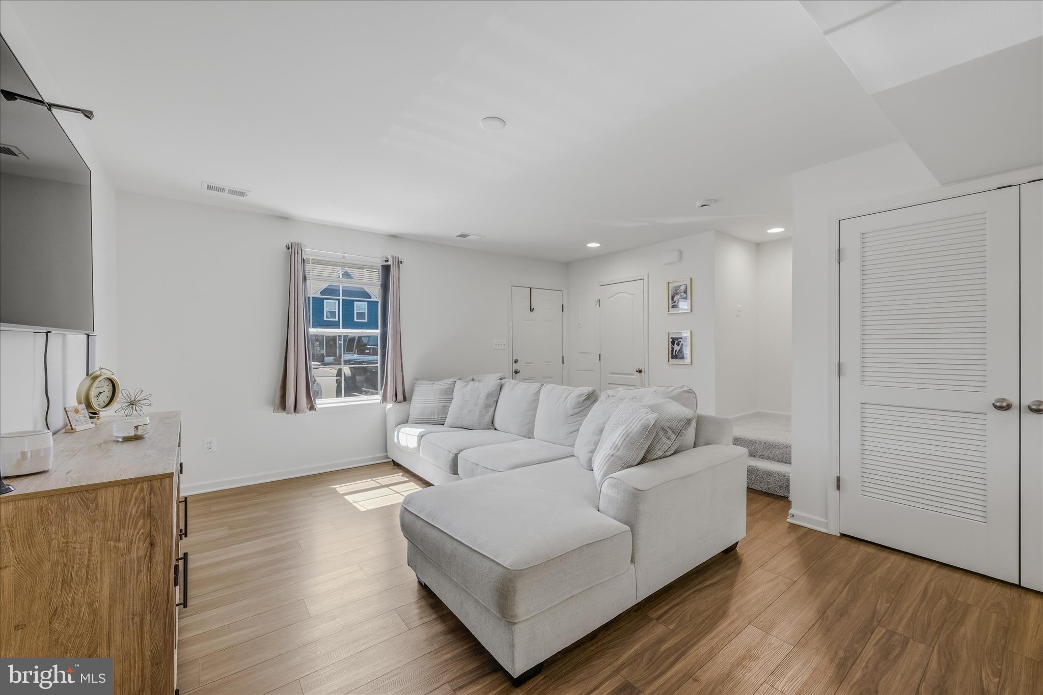 WHISPERING PINES - Residential