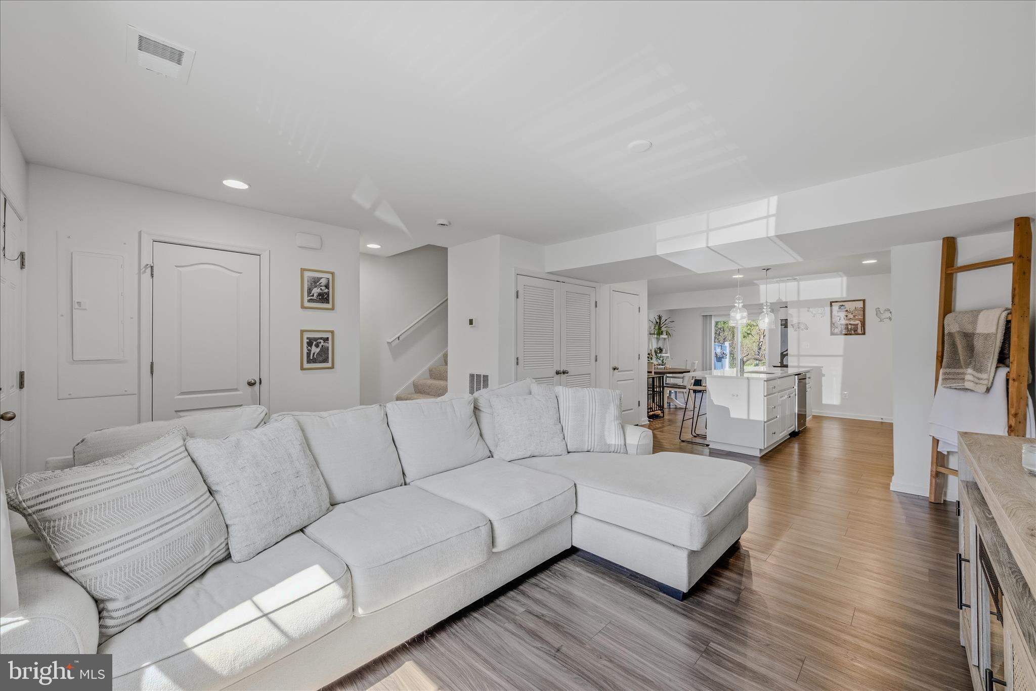 WHISPERING PINES - Residential