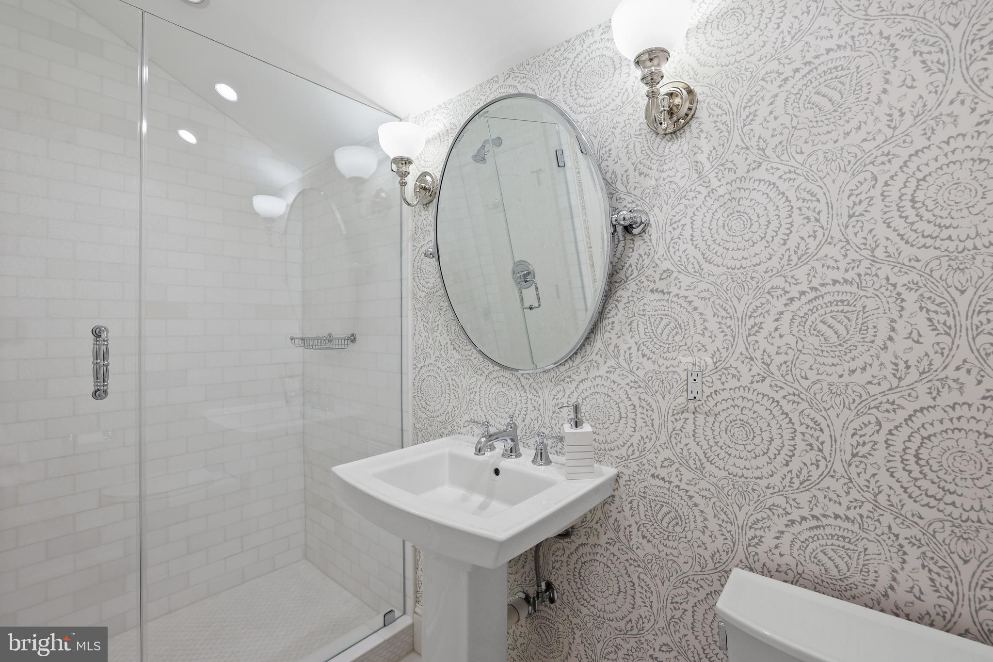 CLARENDON - Residential