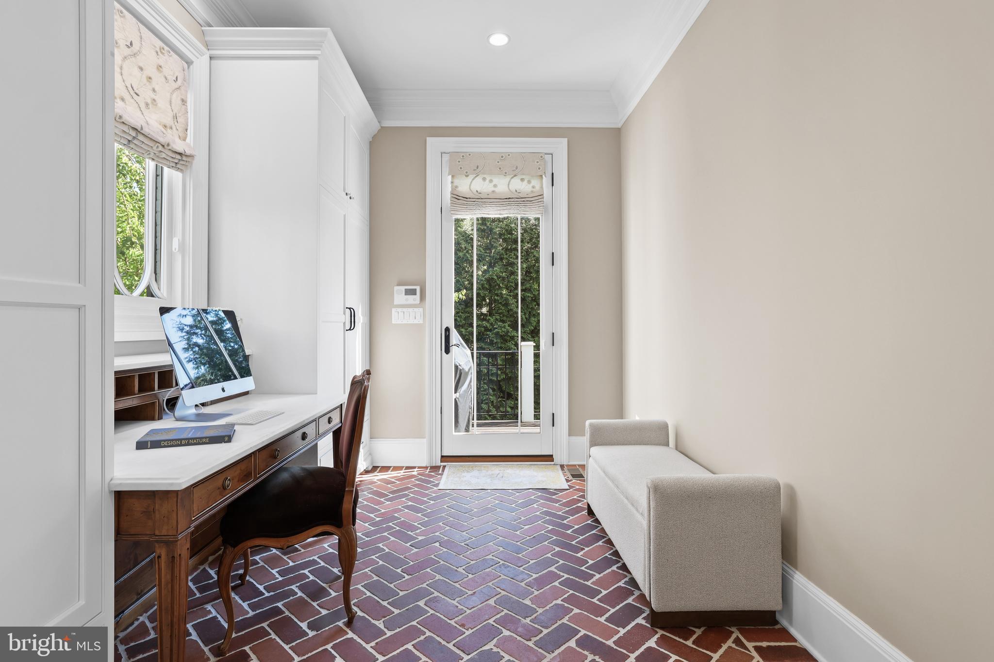 CLARENDON - Residential