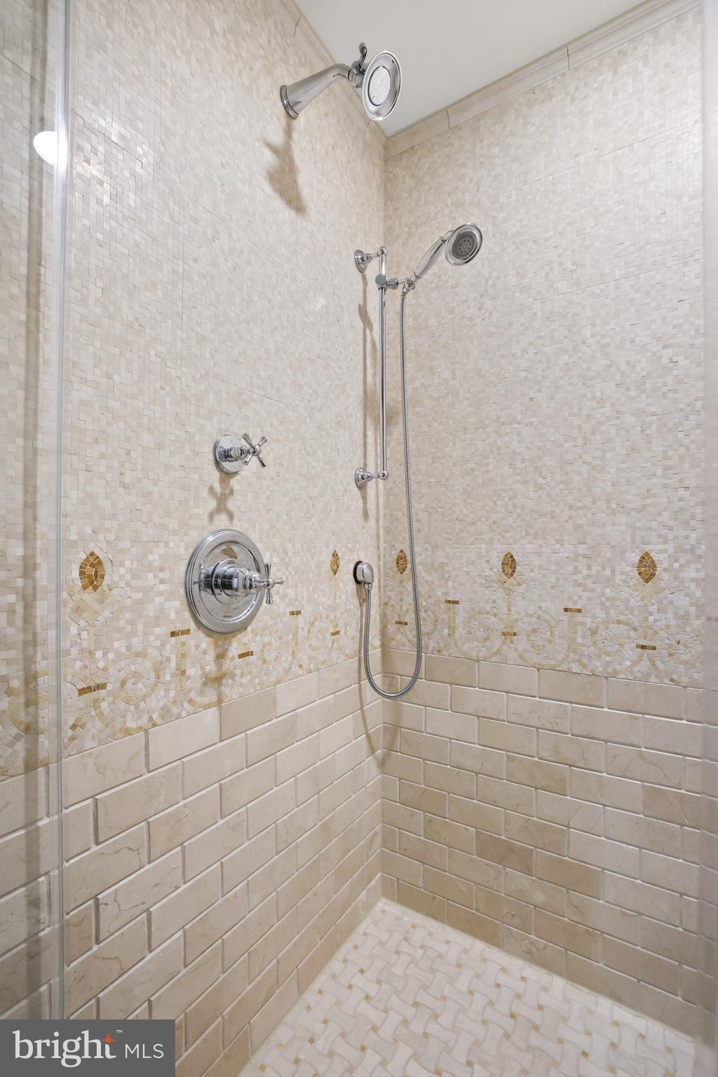 CLARENDON - Residential